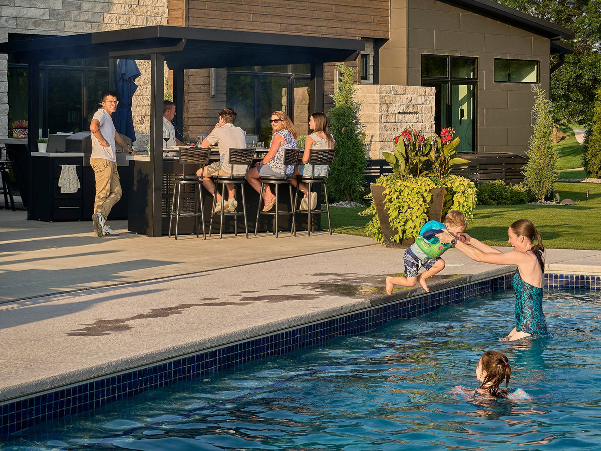 Edgemont Bay | U-Shape Outdoor Kitchen with Bar Seating, Grill & Griddle